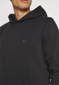 Tommy Hilfiger FLAG LOGO HOODY - Sweatshirt - black