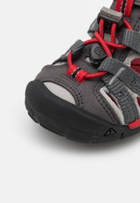 Keen SEACAMP II CNX CHILDREN UNISEX - Pārgājienu sandales - magnet/drizzle