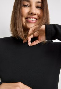 Taifun RUNDHALS MIT TURTLENECK - Strickpullover - schwarz