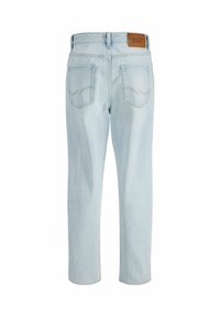 Φωτεινά γαλάζια τζιν με ίσια γραμμή, εμφανιζόμενα από πίσω, με δύο πίσω τσέπες και καφέ λογότυπο Jack & Jones στη μέση.