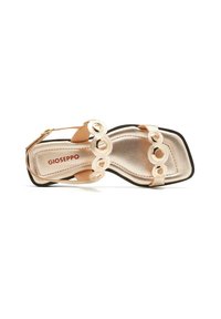 Sandalo metallizzato dorato con accenti circolari, design con punta quadrata e cinturini color tan. Presenta una soletta imbottita e una suola nera. Marca: Gioseppo.