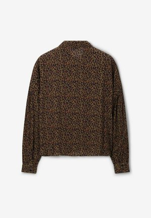 Bruine lange mouwen shirt met een luipaardprintontwerp. Zachte stof met knoopmanchetten en een ontspannen pasvorm. Achteraanzicht weergegeven.