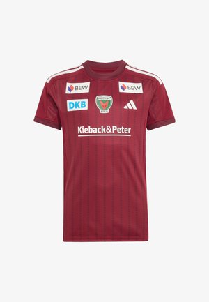 Maglia sportiva color granata con logo Adidas bianco, emblema Fuchse Berlin e nomi degli sponsor inclusi Kieback&Peter, BEW e DKB sul davanti.