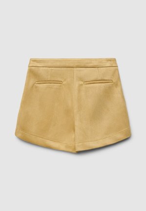 Kurze gelbe Shorts aus weichem Stoff mit glatter Textur, zwei Gesäßtaschen und einem taillierten Bund mit sauberem Saum.