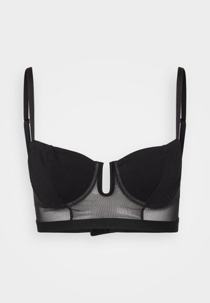 Zwarte beha met een gaas onderband en gevoerde cups. Beschikt over verstelbare straps en een uitsnijding in het midden. Gladde textuur met een subtiele glans.