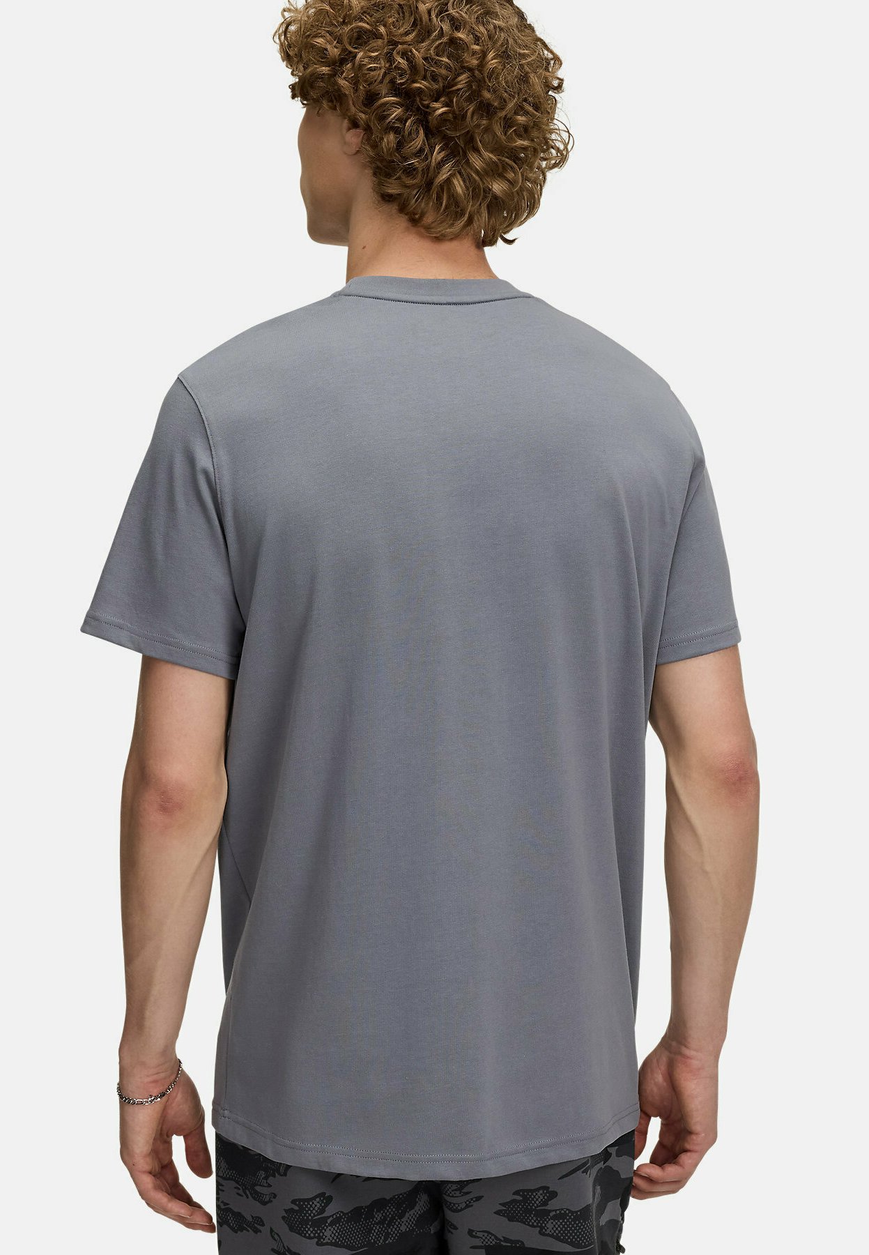 S UA LOGO EMBROIDERED HEAVYWEIGHT SHORT SLEEVE