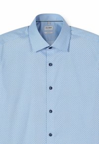 Hellblaues Hemd zum Knöpfen mit einem geometrischen Muster, ausgestattet mit einem Kent-Kragen und schwarzen Knöpfen, gefertigt aus gewebtem Baumwollmaterial.