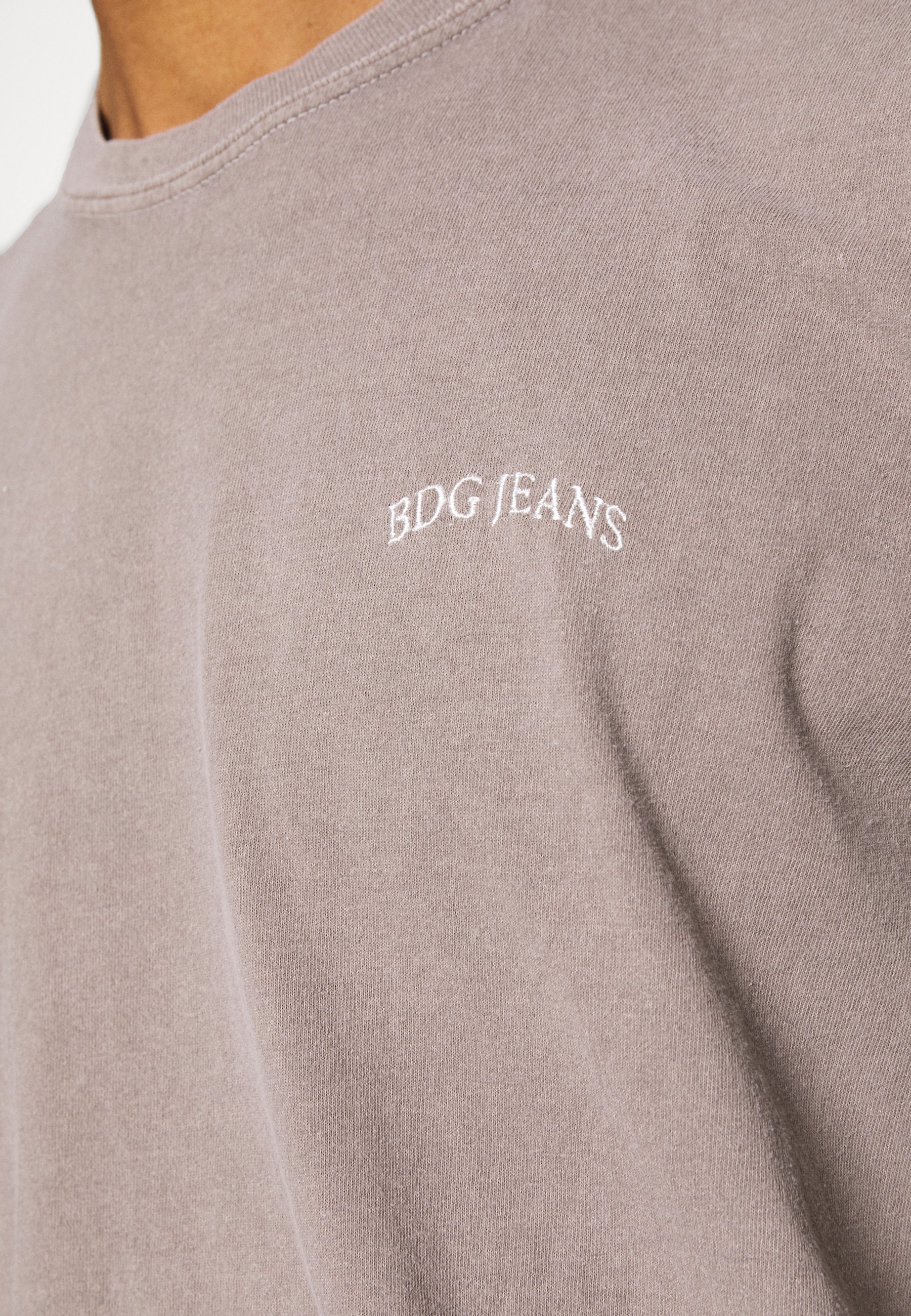 Women LOGO EMBROIDERED TEE UNISEX - Basic T-shirt Women LOGO EMBROIDERED TEE UNISEX - Basic T-shirt