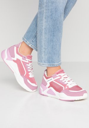 Sneakers - light pink