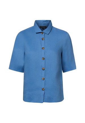 Niebieska koszula z krótkim rękawem, zapinana na guziki, z sześcioma brązowymi guzikami i spiczastym kołnierzykiem, przedstawiona na jednolitym białym tle.