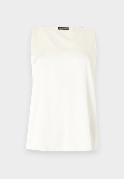 Άσπρο γυναικείο τοπ χωρίς μανίκια με τετράγωνο ντεκολτέ και ετικέτα Emporio Armani στο πίσω μέρος του γιακά.