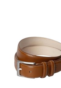 Brauner Leder Gürtel mit glatter Oberfläche, silberner Metallschnalle und weißen Nähten entlang der Kanten. Enthält Anpassungslöcher zur Größenverstellung.