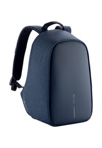 Sac à dos en tissu bleu avec une forme arrondie, des bretelles rembourrées et un panneau frontal élégant et texturé. Présente des accents matériels minimalistes.