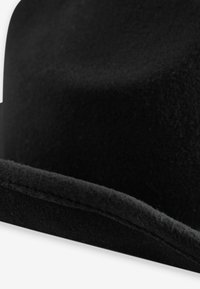 Next Hatte - black