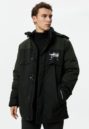 HOODED POCKET DETAIL ZIPPER PRINTED ANORAK  - Abrigo de invierno - black