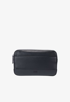 Zwart leren etui met rits, met een gladde textuur, rechthoekige vorm en subtiele branding. Heeft een horizontale naaddetail aan de voorkant.