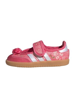 Chaussure rose pour tout-petit avec motif floral, rayures blanches, une bride Velcro, semelle en caoutchouc et décoration en forme de rose sur l’orteil.