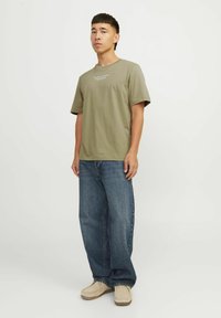 Jack & Jones PREMIUM JPRBLUARCHIE SS CREW NECK NOOS - T-Shirt print - aloe