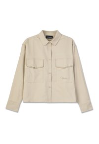 Camicia beige con colletto, maniche lunghe e due tasche sul petto. Presenta un logo ricamato e una texture liscia e morbida.