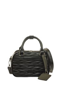 Borsa nera in materiale testurizzato, con un design ondulato, manici corti, tracolla regolabile e dettaglio del logo.