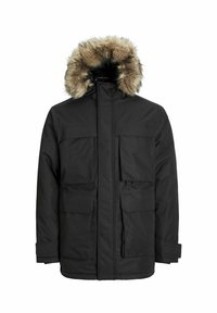 Chaqueta parka negra con capucha de pelo sintético, múltiples bolsillos frontales, cierre con cremallera y una textura suave y mate.