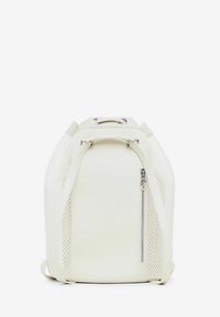 Zaino bianco con una parte frontale liscia e solida, pannelli laterali in rete, spallacci regolabili e una tasca con zip per la conservazione.
