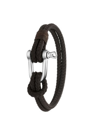 Bruin gevlochten touw armband met een zilveren metalen sluiting, knoopdetails en een gladde textuur.