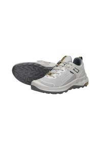 Lichtgrijze wandelschoenen met een bovenwerk van mesh, een gevoerd kraagje en een zwarte rubberen buitenzool. Voorzien van grijze en zwarte geometrische patronen.