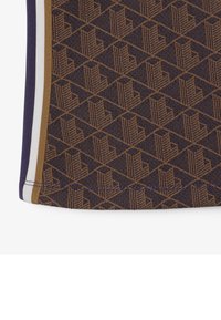 Braun gemusterten Stoff mit geometrischen Designs auf einem dunklen Hintergrund. Mit weißen und beige Streifen am Rand. Glatte Textur.