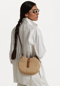 Ausgewählt, natural/cuoio