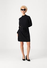 ONLY Petite ONLLEVA BELT DRESS - Φόρεμα-πουλόβερ - black