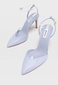 Stradivarius Korolliset sandaalit - light blue