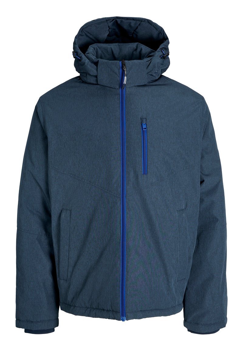 Veste isolée bleue avec capuche, fermeture éclair à l'avant et deux poches latérales ; tissu texturé avec des accents de fermeture éclair bleus contrastés.