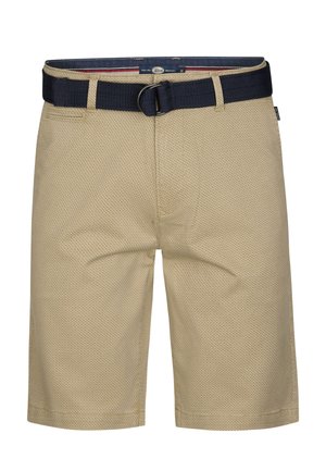 Shorts beige texturés arrivant aux genoux, avec poches latérales et ceinture en tissu bleu marine avec une boucle double anneau.