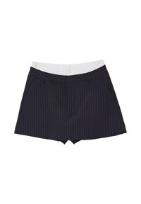 Shorts bleu marine à rayures avec une taille élastique blanche, dotés de deux poches latérales et d'un design ajusté, fabriqués dans un tissu lisse.
