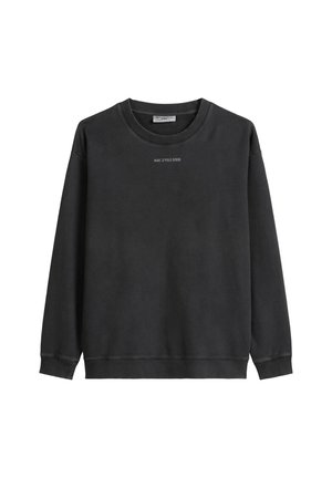 Sweatshirt noir à col rond fabriqué en un doux mélange de coton. Équipé de poignets et d'un ourlet côtelés. Sur le devant, on trouve "MARC O'POLO DENIM" en texte blanc.