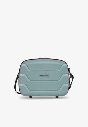 Lichtblauwe crossbody-tas met harde schaal, zwarte band en "SMARTBOX"-label, ontworpen voor compacte en duurzame reissopslag.