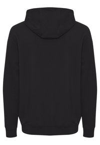 Sudadera con capucha negra, tejido de mezcla de algodón, corte relajado, puños y dobladillo de punto, textura suave, sin patrones ni gráficos visibles.