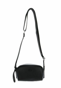 Bolso cruzado de piel negra con textura suave, forma redondeada, correa ajustable y herrajes en color plata. Logo de Lacoste grabado en la parte frontal.