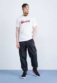 Jordan JORDAN STAY LOYAL 2 - Vysoké tenisky - black/white/university red/wolf grey