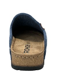 Blå filt slide sandal med en brun kork sål, textured overflade og sort gummisål. Har et logo trykt på sålen.