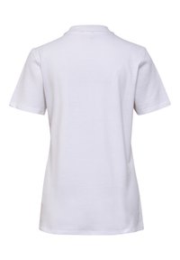 Witte katoenen T-shirt met een klassieke polokraag en korte mouwen. Gestructureerde stof, eenvoudig ontwerp en een rechte zoom aan de onderkant.