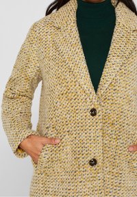 Esprit Halflange jas - light yellow