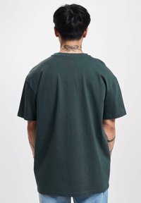 ecko unltd. JOHNRHINO - Marškinėliai su spaudiniu - bottlegreen