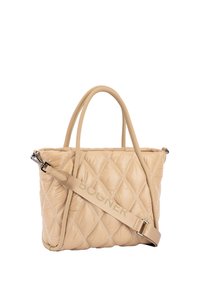 Prošívaná béžová kabelka s dvojitými horními madly a odnímatelným ramenním popruhem s vyraženým detailem "BOGNER". Hladká, polstrovaná textura.