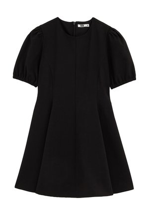 Must musta kleit lühikeste käistega, ümarate kaelustega, puffkäiste ja pooleldi laieneva seelikuga. Valmistatud pehmest kangast, mille taga on peidetud tõmblukk.