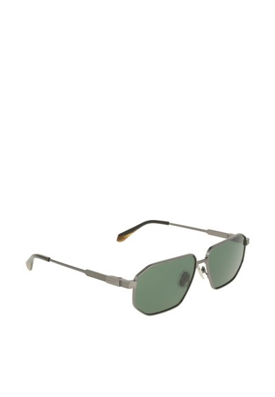 Lunettes de soleil à monture métallique avec des verres hexagonaux vert foncé et des branches fines aux extrémités noires et brunes sur fond blanc.
