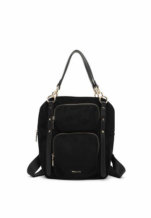 Bolso tote negro con dos bolsillos frontales con cremallera, detalles de cremallera dorada, anillas doradas que unen las asas dobles y pequeño logo de la marca en el centro inferior.