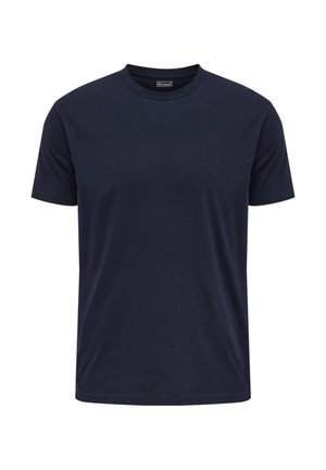 Marineblauw T-shirt met korte mouwen en ronde hals met een klein zwart label aan de binnenkant van de kraag op een witte achtergrond.