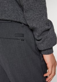 Calvin Klein Tygbyxor - mottled dark grey